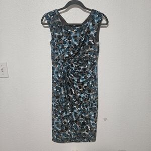 Connected roushing in waist area business dress size 6